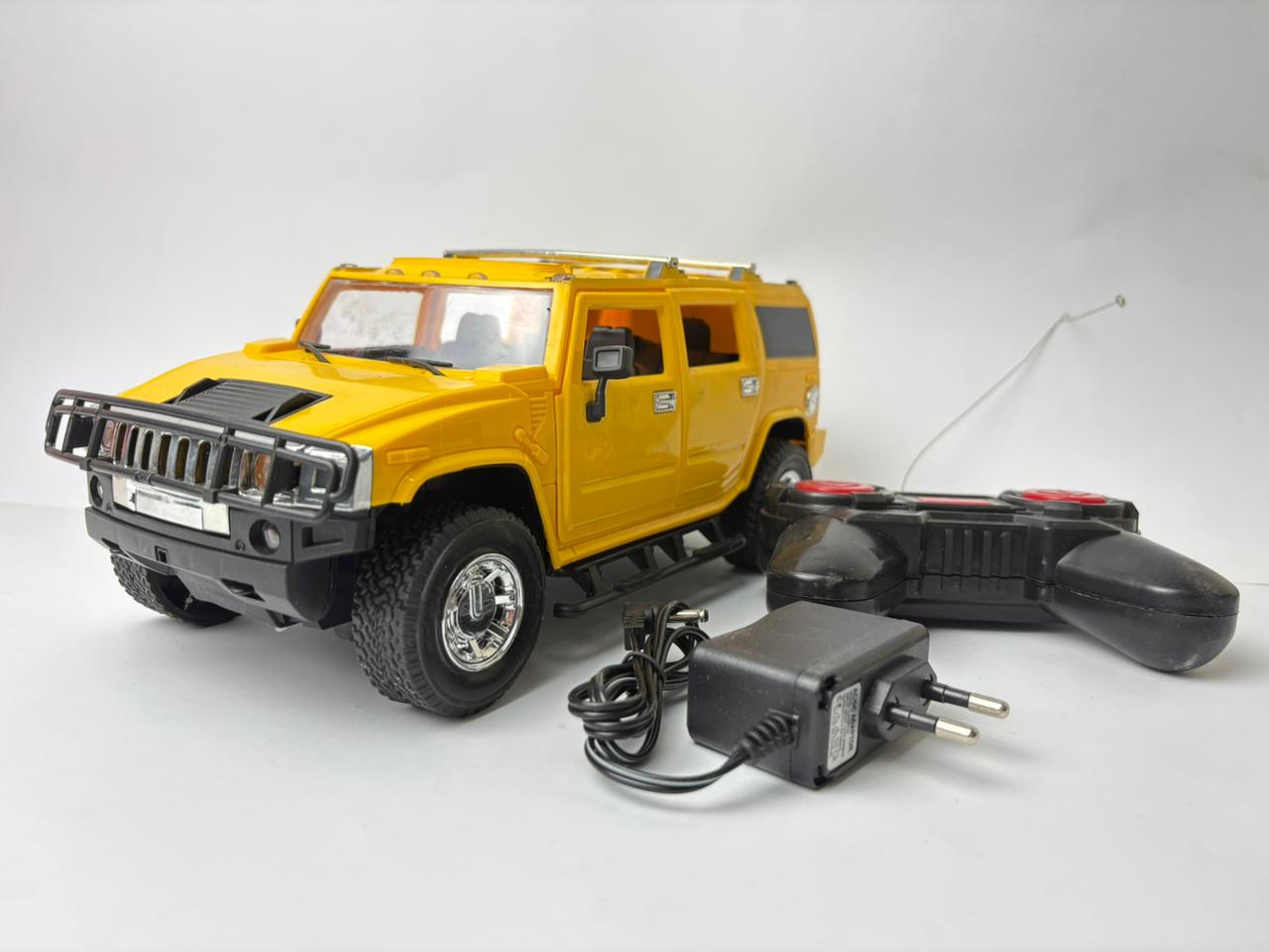 RC Super Car 1:16 Scale – Remote Control SUV with Openable Doors & Lights (6+)