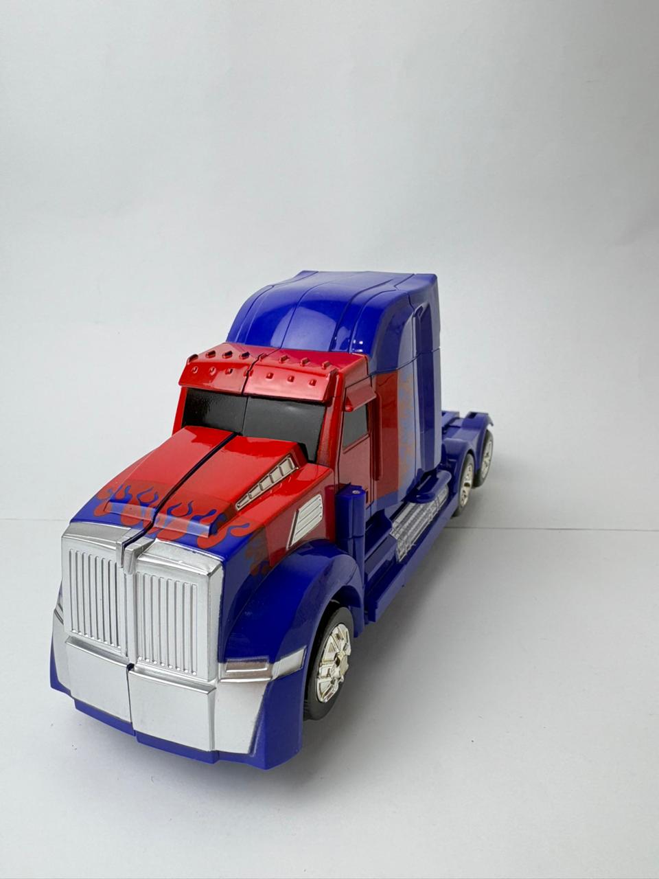 Robot Super Change Truck – 2-in-1 Transforming Truck to Robot Toy with Lights & Sound